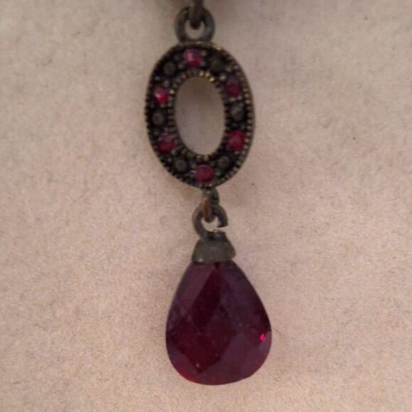 Women's Necklace Red Glass Victorian Style Whimsigoth Gunmetal Y-Drop Vampire - Picture 3 of 11